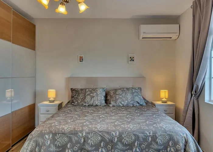 200m From The Beach, Jacuzzi, Swimming Pool, Bbq Villa Calp