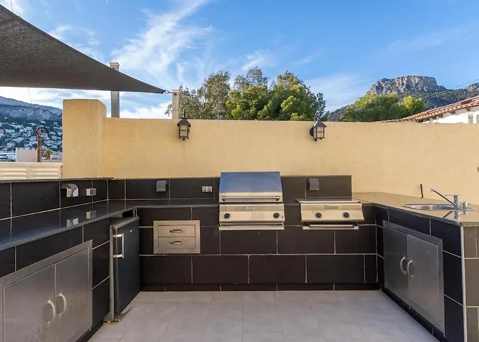 200m From The Beach, Jacuzzi, Swimming Pool, Bbq Villa