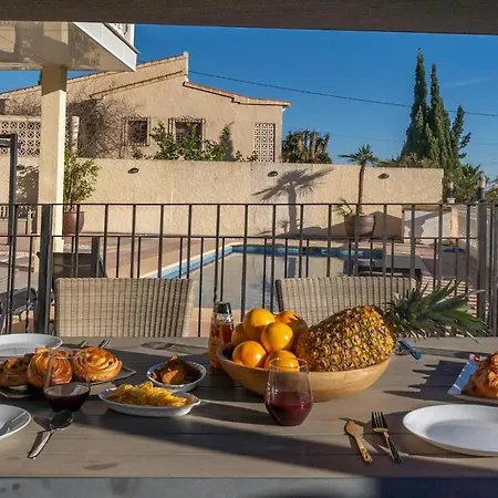 200m From The Beach, Jacuzzi, Swimming Pool, Bbq *