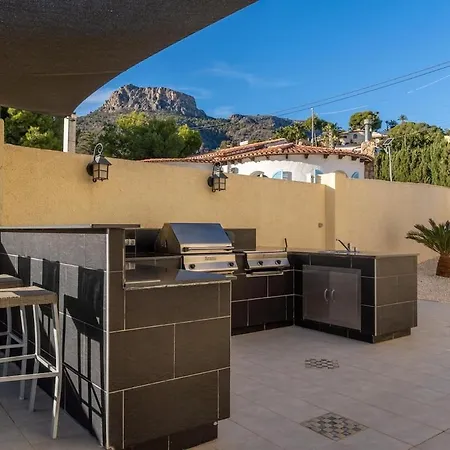 200m From The Beach, Jacuzzi, Swimming Pool, Bbq Villa Calp