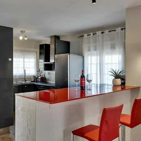 فيلة 200m From The Beach, Jacuzzi, Swimming Pool, Bbq