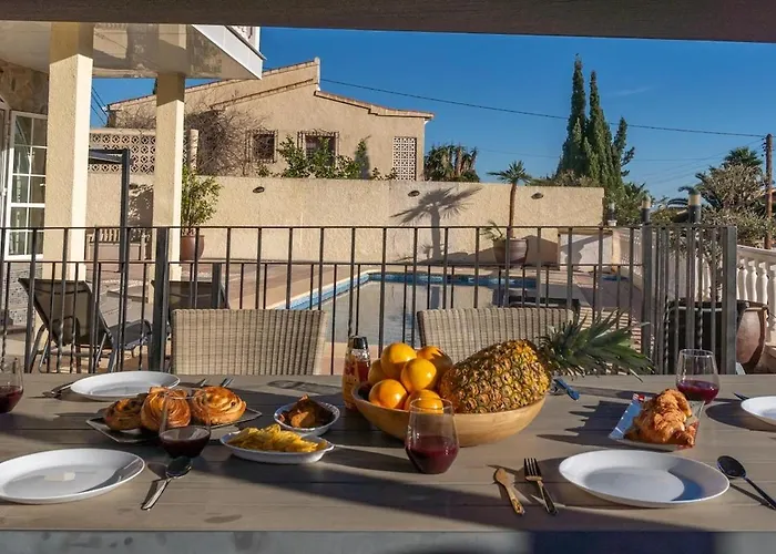 200m From The Beach, Jacuzzi, Swimming Pool, Bbq *